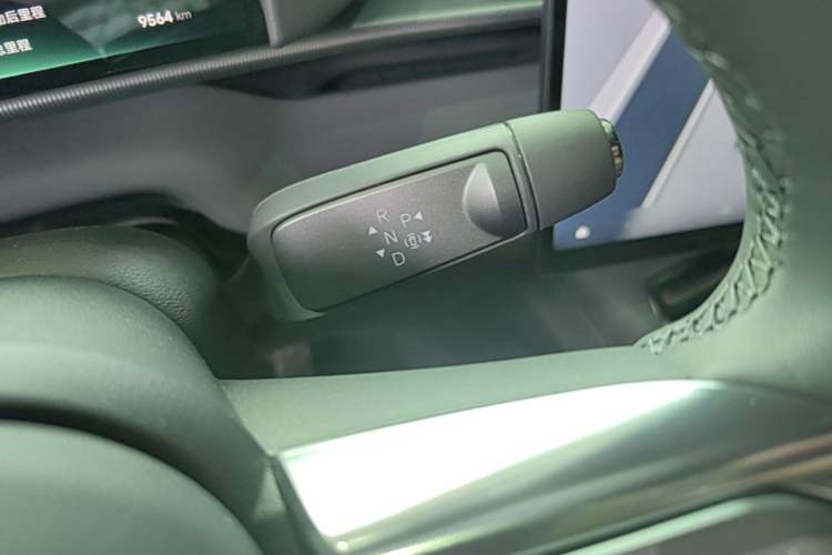 Used XPeng P7 2025 Model—820 Ultra Long Range Ultra Gear Lever