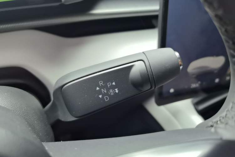 Used XPeng P7 2025 Model—702 Long Range Ultra Gear Lever