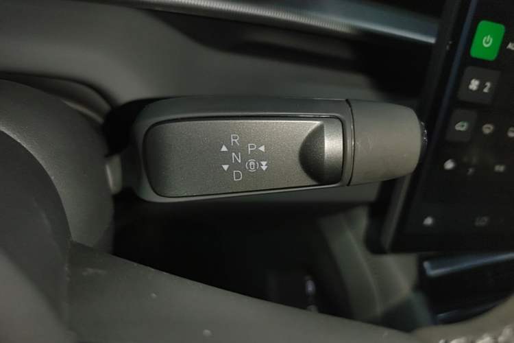 Used XPeng P7 2025 Model—702 Long Range Ultra Gear Lever
