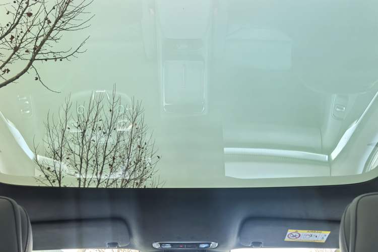 Used XPeng P7 2025 Model—750 All-Wheel-Drive High-Performance Ultra Headliner