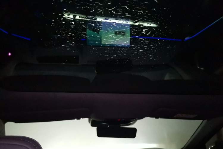 Used XPeng P7 2025 Model—750 All-Wheel-Drive High-Performance Ultra Headliner