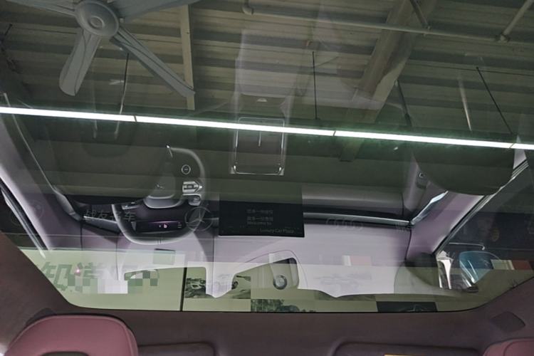 Used XPeng P7 2025 Model—750 All-Wheel-Drive High-Performance Ultra Headliner