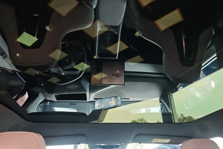 Used XPeng P7 2025 Model—750 All-Wheel-Drive High-Performance Ultra Headliner