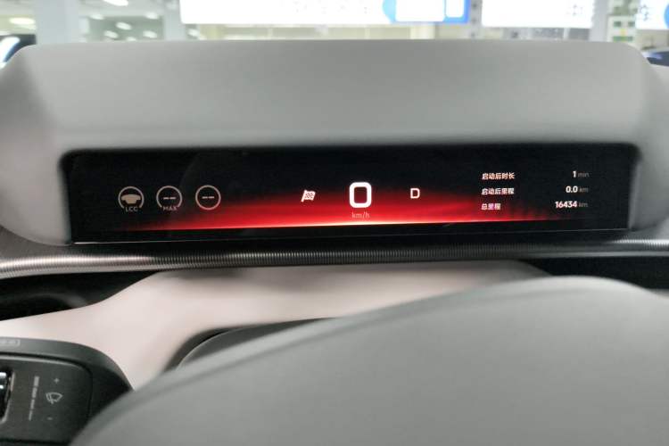 Used XPeng P7 2025 Model—750 All-Wheel-Drive High-Performance Ultra Instrument Cluster