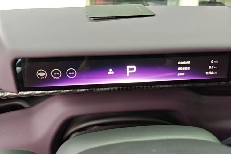 Used XPeng P7 2025 Model—750 All-Wheel-Drive High-Performance Ultra Instrument Cluster