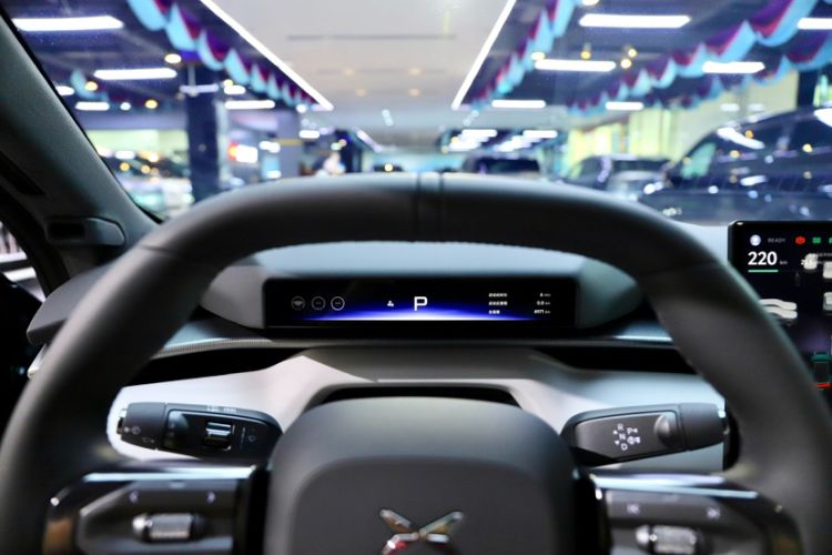 Used XPeng P7 2025 Model—750 All-Wheel-Drive High-Performance Ultra Interior 12