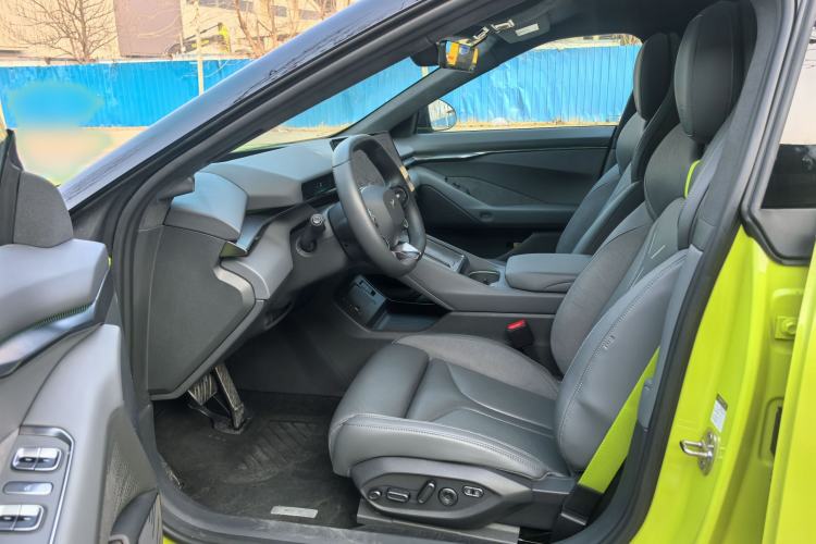 Used XPeng P7 2025 Model—750 All-Wheel-Drive High-Performance Ultra Interior 2
