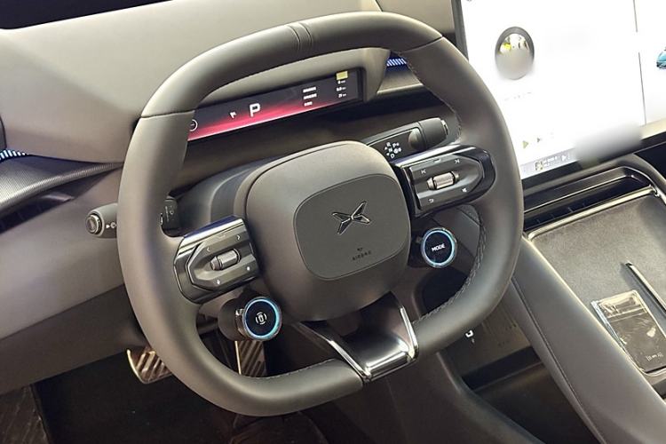 Used XPeng P7 2025 Model—702 Long Range Ultra Interior 2