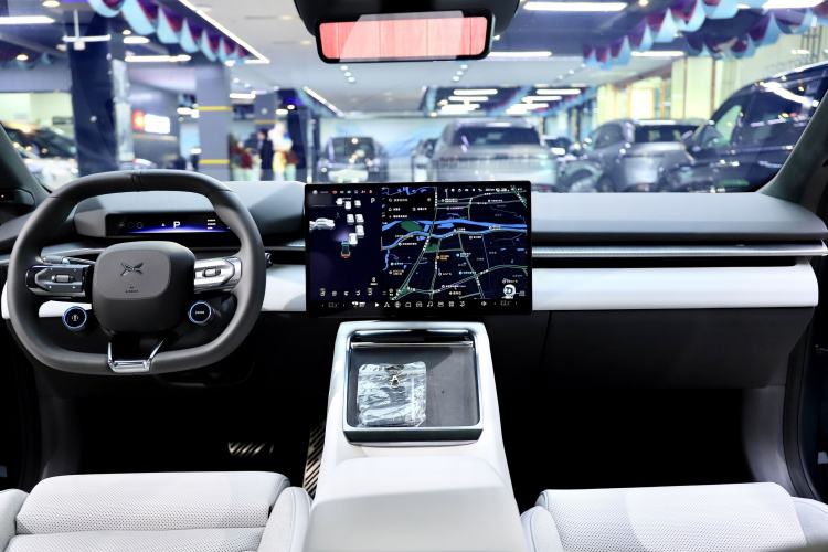 Used XPeng P7 2025 Model—750 All-Wheel-Drive High-Performance Ultra Interior 2