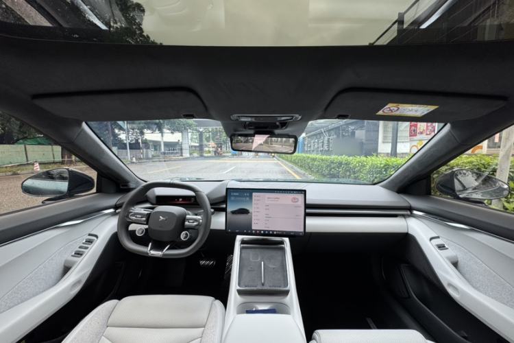 Used XPeng P7 2025 Model—750 All-Wheel-Drive High-Performance Ultra Interior 3