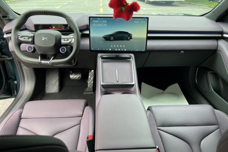 Used XPeng P7 2025 Model—702 Long Range Ultra Interior 4