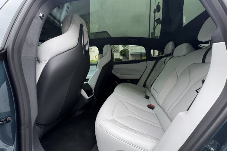 Used XPeng P7 2025 Model—750 All-Wheel-Drive High-Performance Ultra Interior 5