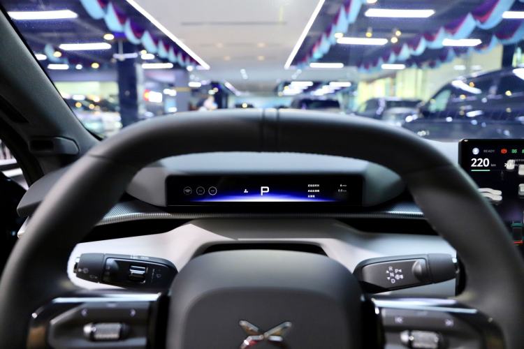 Used XPeng P7 2025 Model—750 All-Wheel-Drive High-Performance Ultra Interior 5