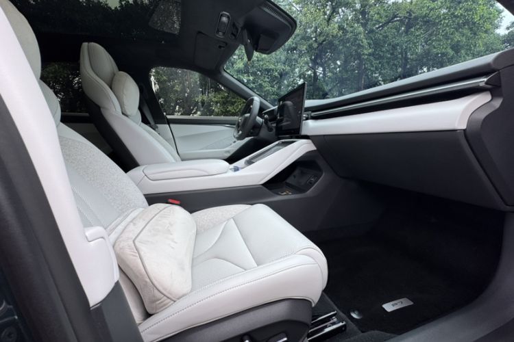 Used XPeng P7 2025 Model—750 All-Wheel-Drive High-Performance Ultra Interior 6