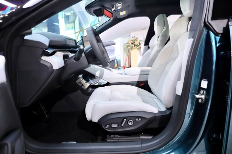 Used XPeng P7 2025 Model—750 All-Wheel-Drive High-Performance Ultra Interior 7