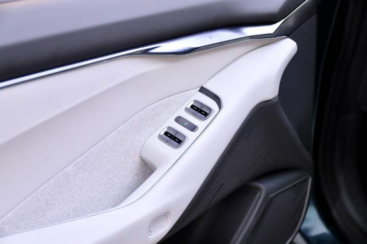 Used XPeng P7 2025 Model—750 All-Wheel-Drive High-Performance Ultra Interior 8