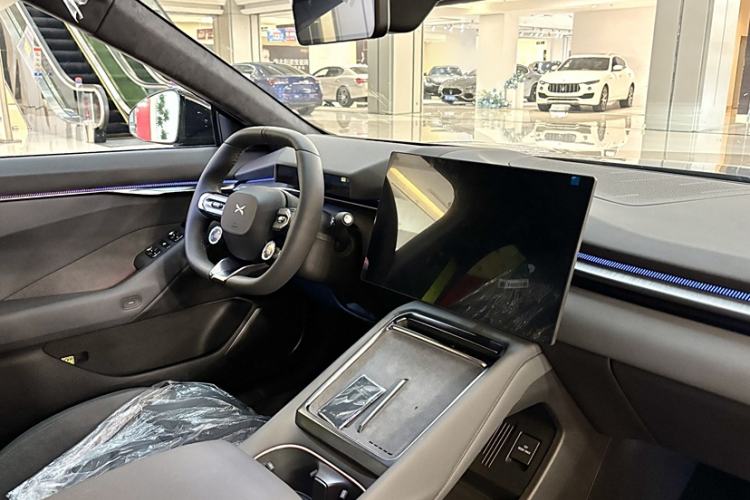Used XPeng P7 2025 Model—702 Long Range Ultra Interior 9