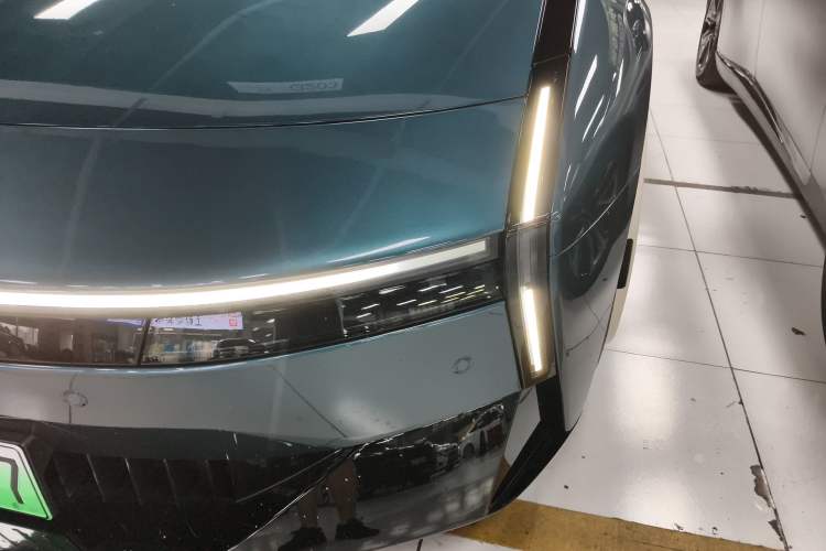 Used XPeng P7 2025 Model—750 All-Wheel-Drive High-Performance Ultra Left Front Headlight