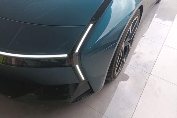 Used XPeng P7 2025 Model—750 All-Wheel-Drive High-Performance Ultra Left Front Headlight