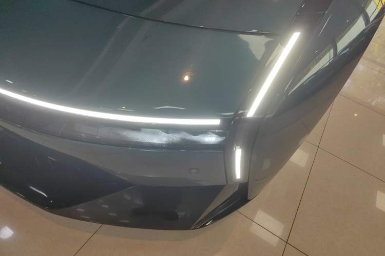Used XPeng P7 2025 Model—750 All-Wheel-Drive High-Performance Ultra Left Front Headlight