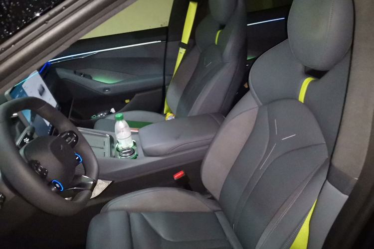 Used XPeng P7 2025 Model—750 All-Wheel-Drive High-Performance Ultra Left Front Seat