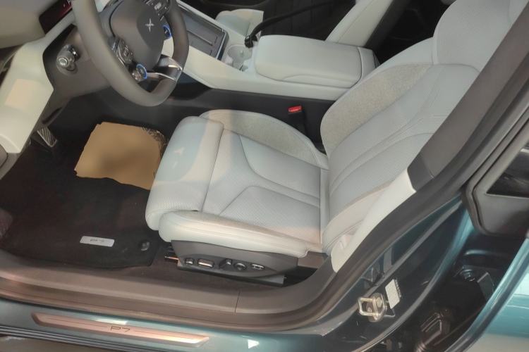 Used XPeng P7 2025 Model—750 All-Wheel-Drive High-Performance Ultra Left Front Seat