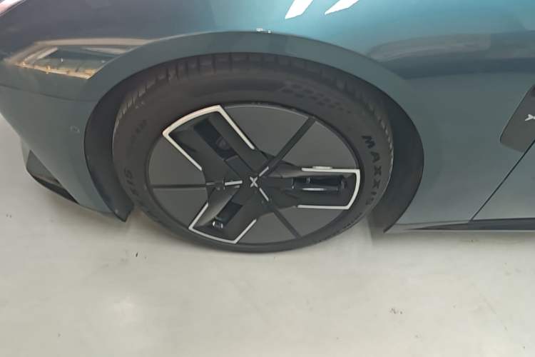 Used XPeng P7 2025 Model—702 Long Range Ultra Left Front Wheel Hub