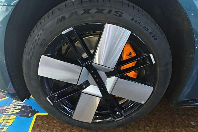 Used XPeng P7 2025 Model—702 Long Range Ultra Left Front Wheel Hub