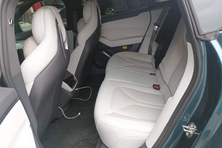 Used XPeng P7 2025 Model—750 All-Wheel-Drive High-Performance Ultra Left Rear Seat