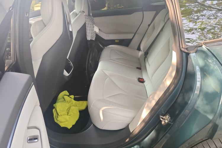 Used XPeng P7 2025 Model—750 All-Wheel-Drive High-Performance Ultra Left Rear Seat