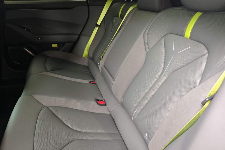 Used XPeng P7 2025 Model—820 Ultra Long Range Ultra Left Rear Seat