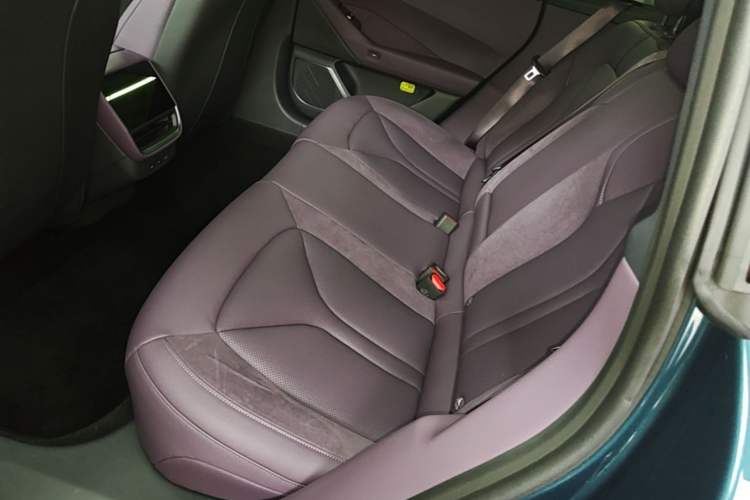 Used XPeng P7 2025 Model—750 All-Wheel-Drive High-Performance Ultra Left Rear Seat