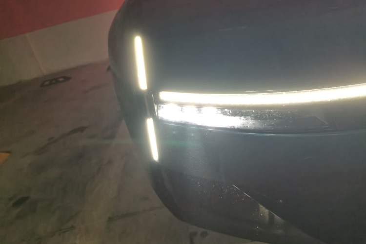 Used XPeng P7 2025 Model—702 Long Range Ultra Right Front Headlight