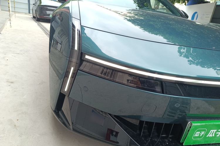 Used XPeng P7 2025 Model—750 All-Wheel-Drive High-Performance Ultra Right Front Headlight