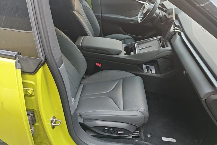 Used XPeng P7 2025 Model—702 Long Range Ultra Right Front Seat