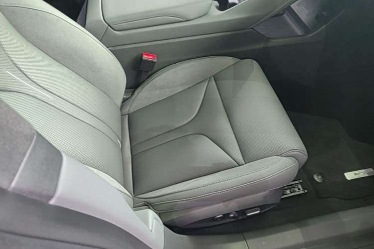 Used XPeng P7 2025 Model—820 Ultra Long Range Ultra Right Front Seat