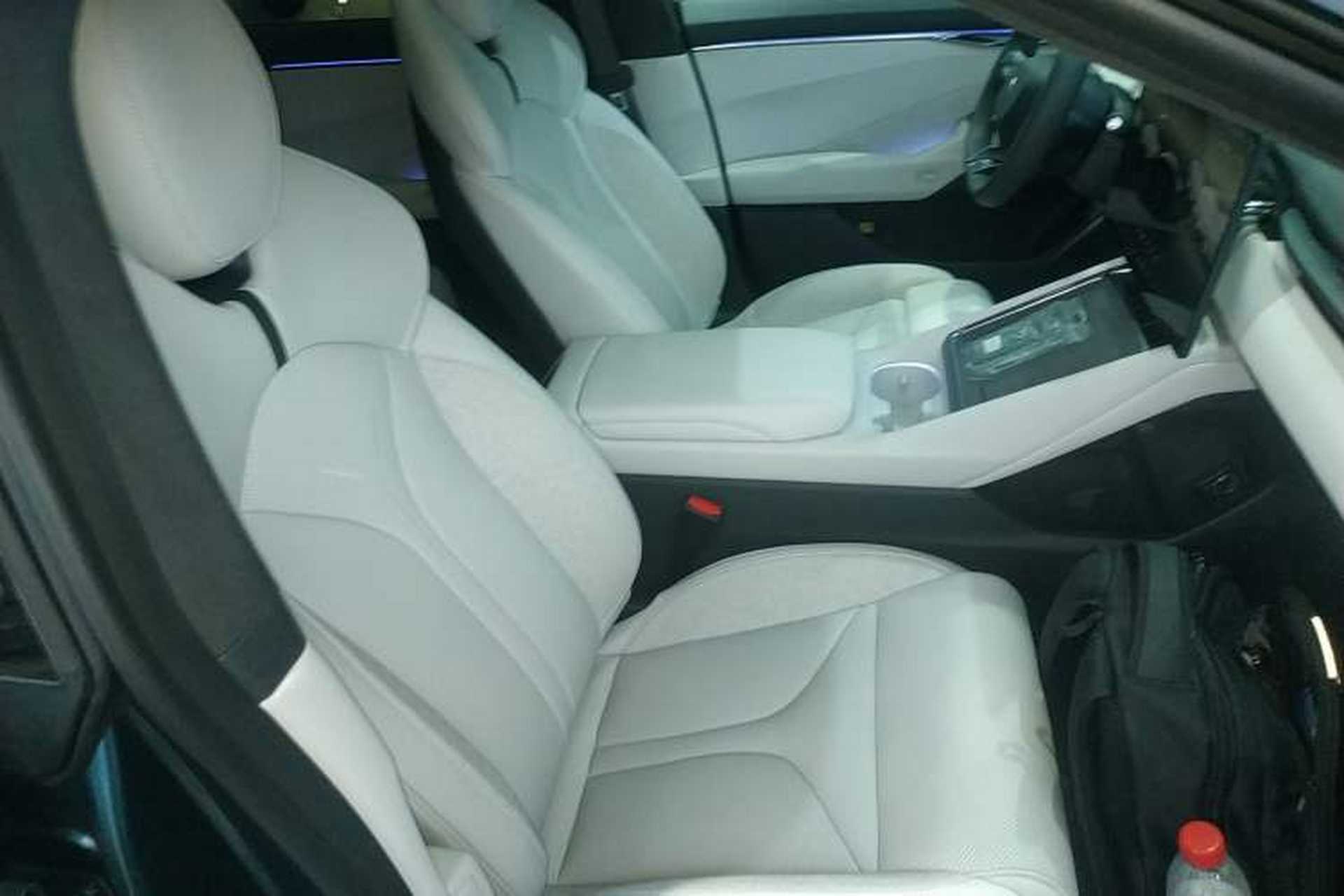 Used XPeng P7 2025 Model—750 All-Wheel-Drive High-Performance Ultra Right Front Seat