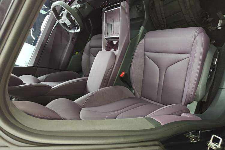 Used XPeng P7 2025 Model—750 All-Wheel-Drive High-Performance Ultra Right Front Seat