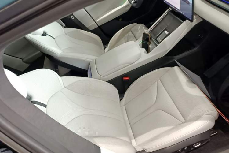 Used XPeng P7 2025 Model—702 Long Range Ultra Right Front Seat
