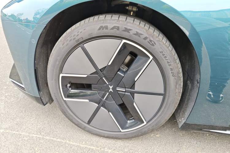Used XPeng P7 2025 Model—702 Long Range Ultra Right Front Wheel Hub