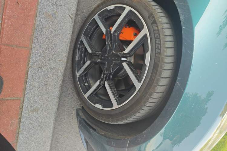Used XPeng P7 2025 Model—820 Ultra Long Range Ultra Right Front Wheel Hub