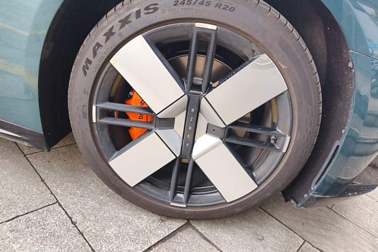 Used XPeng P7 2025 Model—820 Ultra Long Range Ultra Right Front Wheel Hub