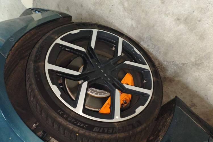 Used XPeng P7 2025 Model 702 Max Right Front Wheel Hub