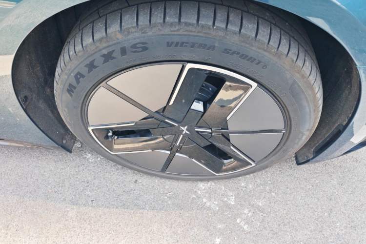 Used XPeng P7 2025 Model—702 Long Range Ultra Right Front Wheel Hub