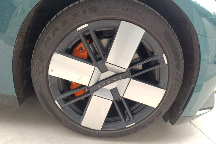 Used XPeng P7 2025 Model—750 All-Wheel-Drive High-Performance Ultra Right Front Wheel Hub