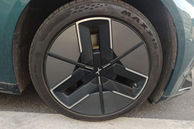 Used XPeng P7 2025 Model—702 Long Range Ultra Right Front Wheel Hub