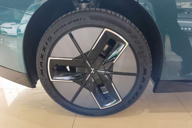 Used XPeng P7 2025 Model—702 Long Range Ultra Right Rear Wheel Hub