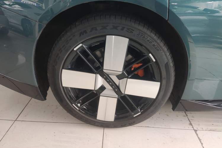 Used XPeng P7 2025 Model—702 Long Range Ultra Right Rear Wheel Hub