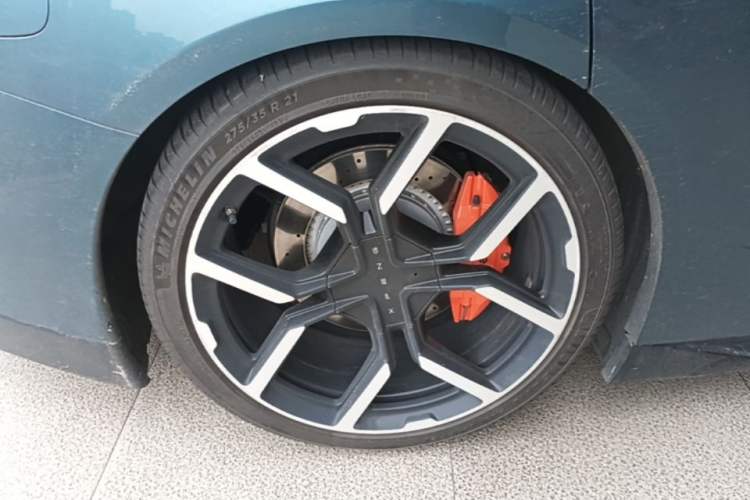 Used XPeng P7 2025 Model—750 All-Wheel-Drive High-Performance Ultra Right Rear Wheel Hub