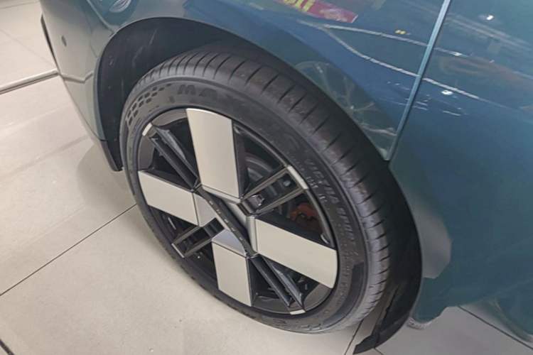 Used XPeng P7 2025 Model—820 Ultra Long Range Ultra Right Rear Wheel Hub
